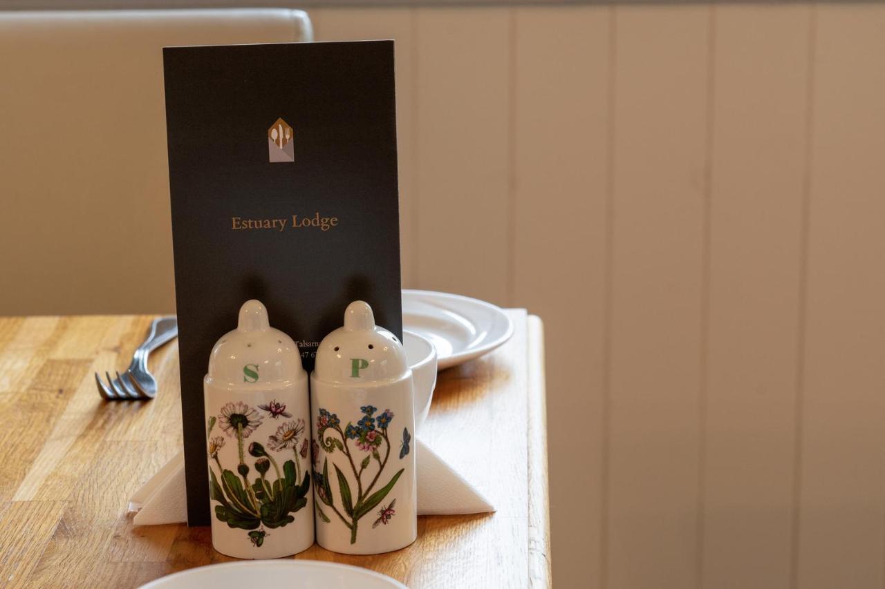 Estuary Lodge Motel B&B Talsarnau Bagian luar foto